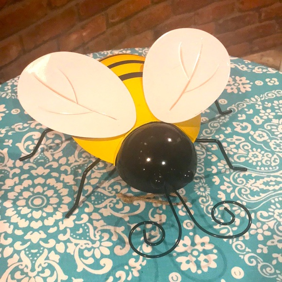 NWT Yellow & Black 12” Metal Bee Garden Art - Picture 2 of 5
